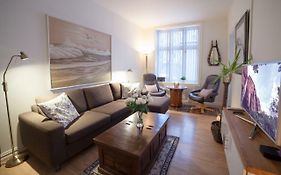 Best location - quiet, cozy&5 min to downtown